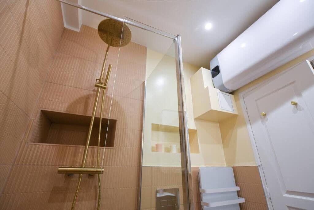Bel Pour 6 Personnes Proche Champs Elysees Appartement